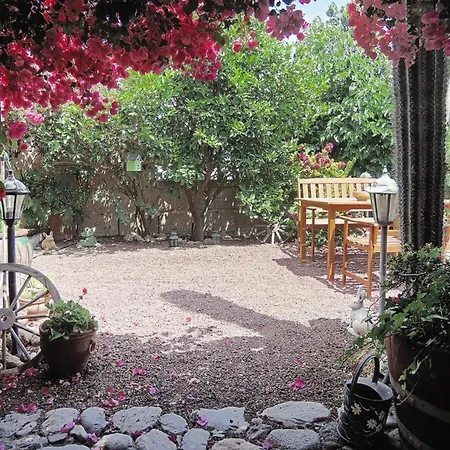Relaxing Getaway In Arico La Sabinita, Cleaning Included Holiday home